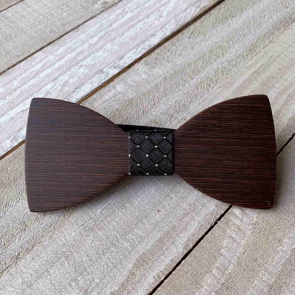 Men's Wooden Bow Tie - Picture 3 of 8